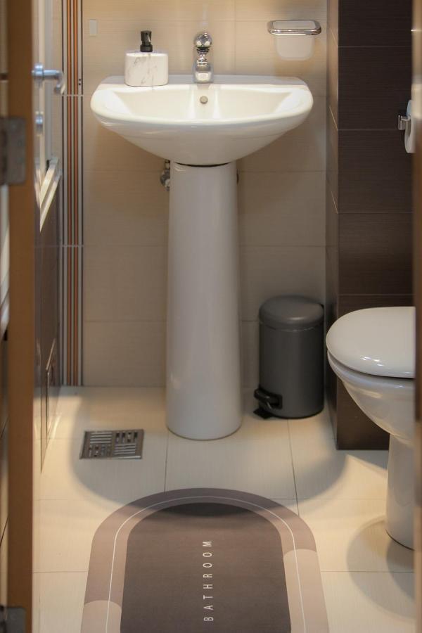 City Nest Apartment Podgorica Buitenkant foto