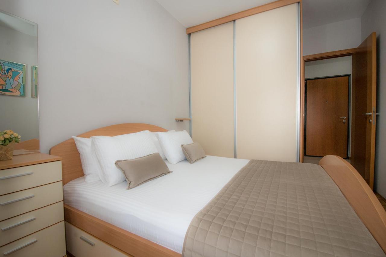 City Nest Apartment Podgorica Buitenkant foto