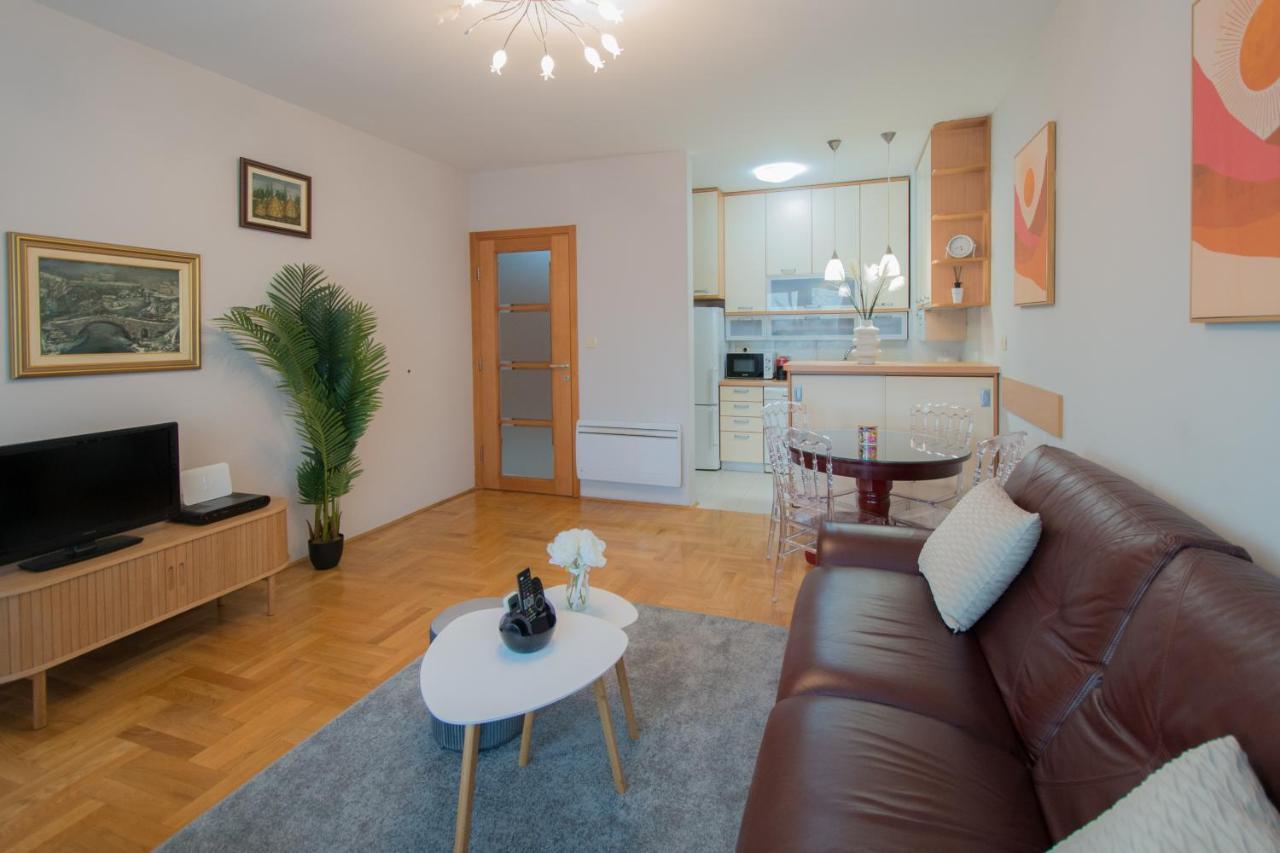 City Nest Apartment Podgorica Buitenkant foto