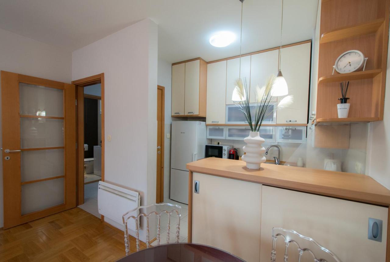 City Nest Apartment Podgorica Buitenkant foto